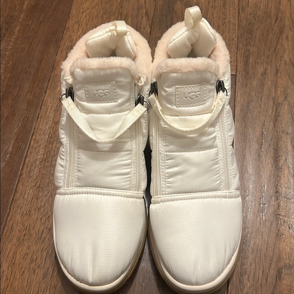 UGG Women's Ankle Boots in White - Picture 8 of 8